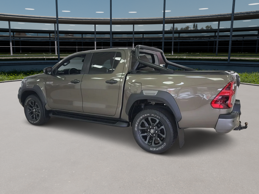 2022 Toyota Hilux Double Cab Invincible 4x4 2.8 JBL Leder - Image 3
