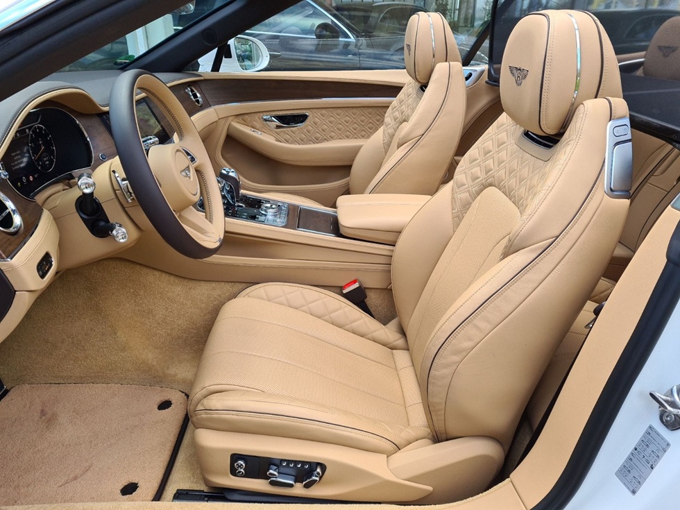 2022 Bentley Continental GTC V8 Elegant / Full Option - Image 9