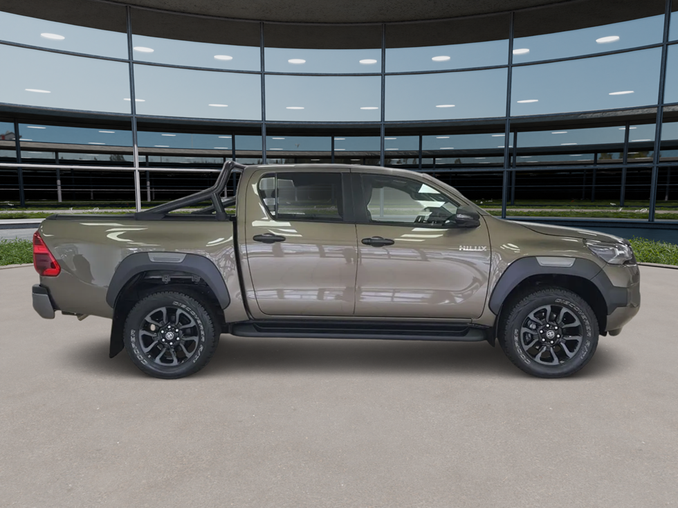 2022 Toyota Hilux Double Cab Invincible 4x4 2.8 JBL Leder - Image 4