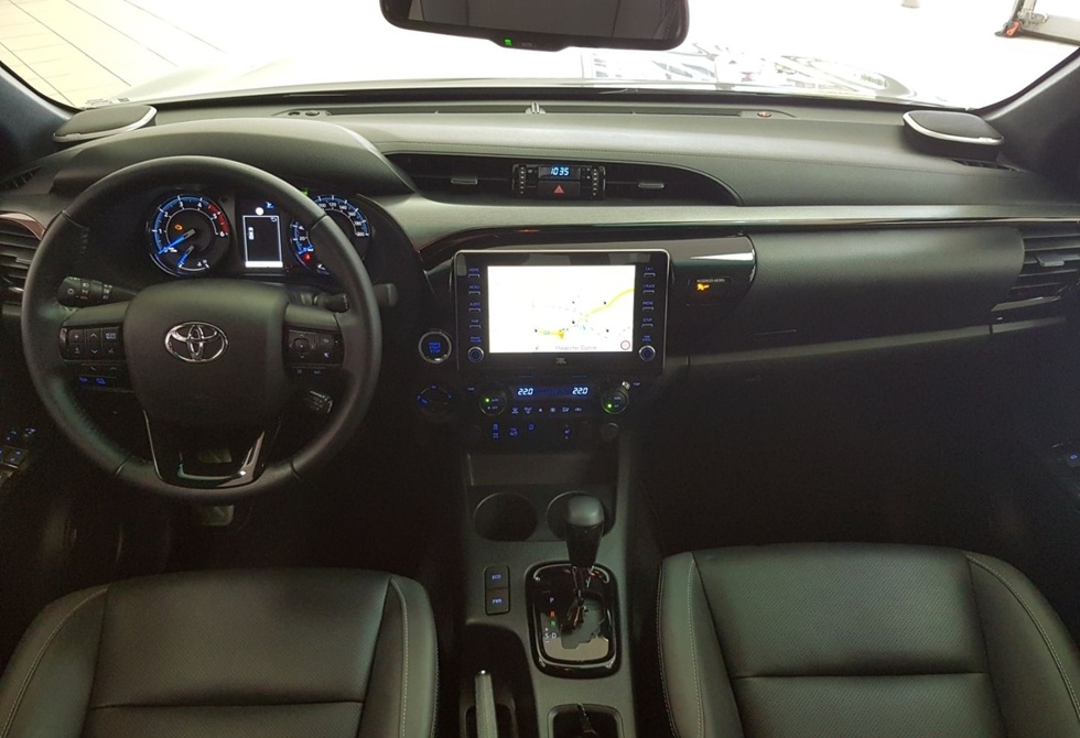 2022 Toyota Hilux Double Cab Invincible 4x4 2.8 JBL Leder - Image 5