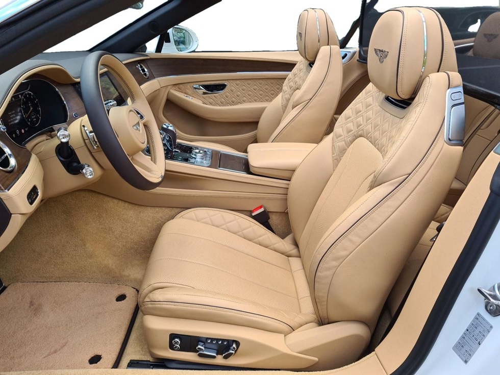 2022 Bentley Continental GTC V8 Elegant / Full Option - Image 7
