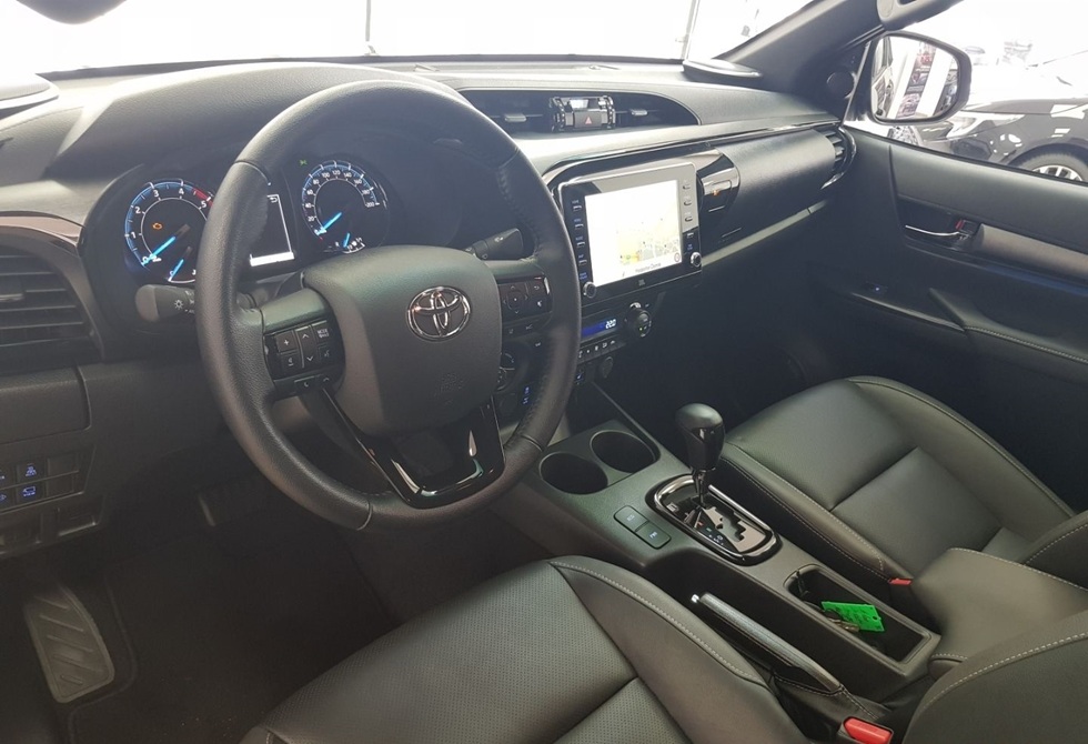 2022 Toyota Hilux Double Cab Invincible 4x4 2.8 JBL Leder - Image 6