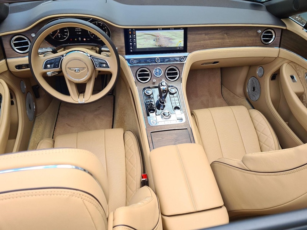 2022 Bentley Continental GTC V8 Elegant / Full Option - Image 6