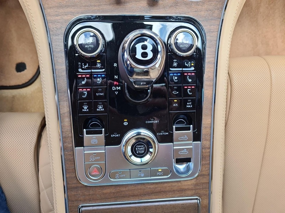 2022 Bentley Continental GTC V8 Elegant / Full Option - Image 8