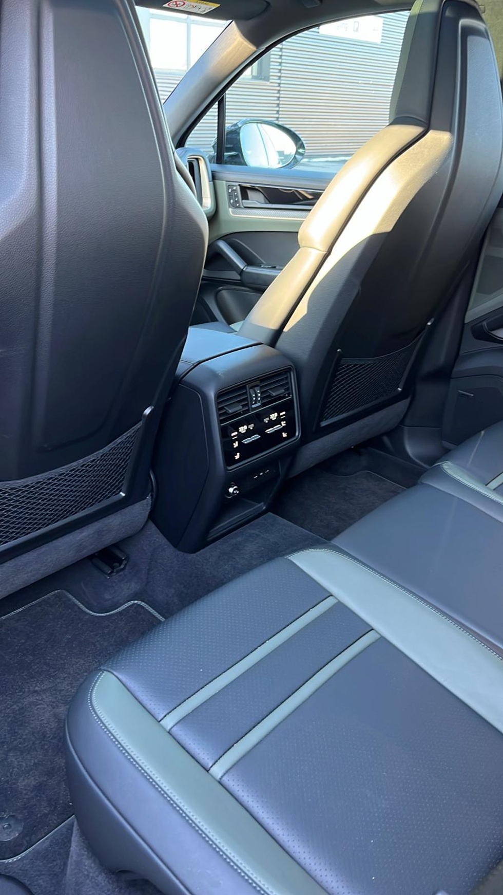 2025 Porsche Cayenne E-Hybrid Sportabgas Luftfederung - Image 8