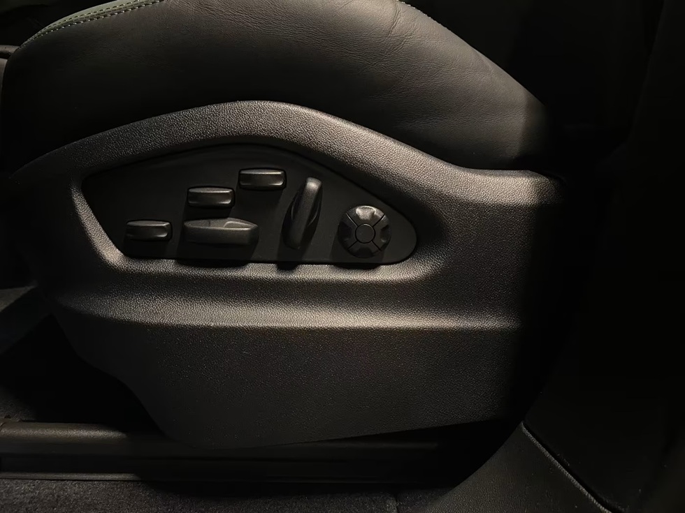 2025 Porsche Cayenne E-Hybrid Sportabgas Luftfederung - Image 9